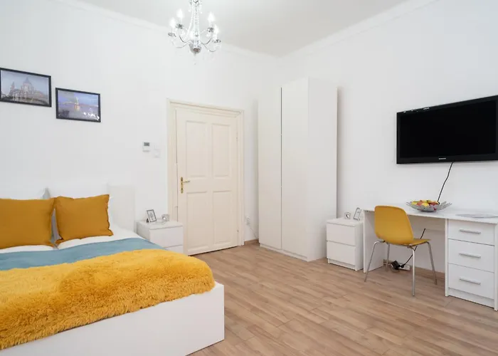 Vaci Street Centre Modern Apt With 3Brs Ac