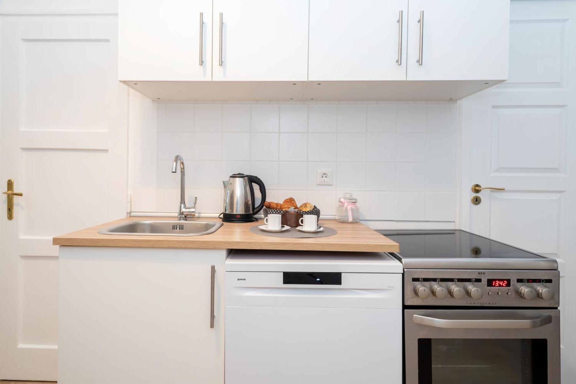 Vaci Street Centre Modern With 3brs Ac Apartamento