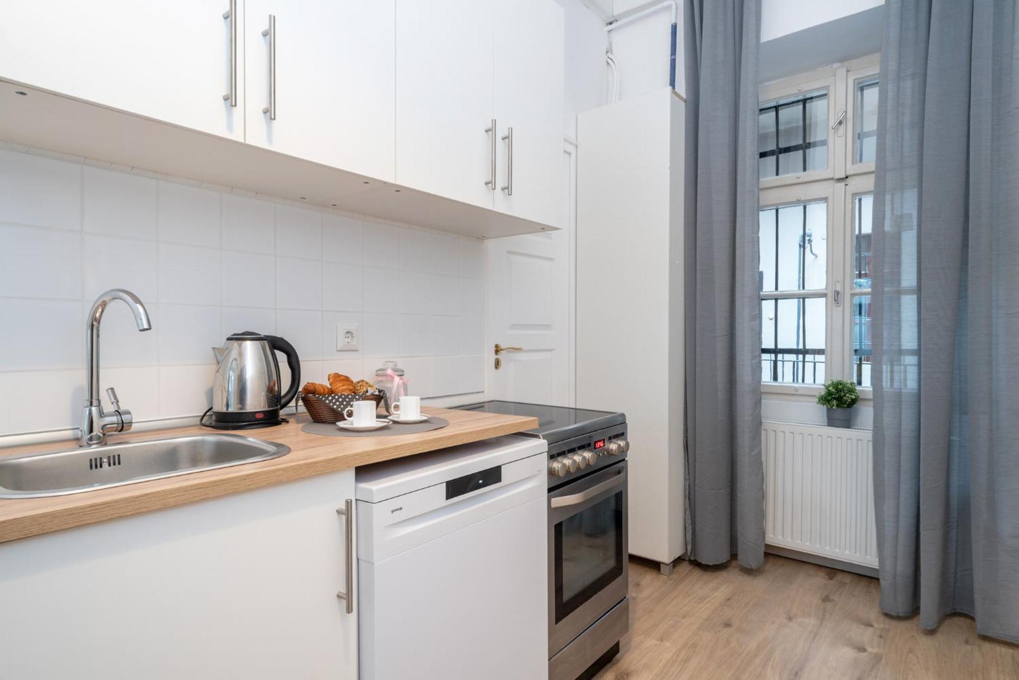 Vaci Street Centre Modern With 3brs Ac Apartamento