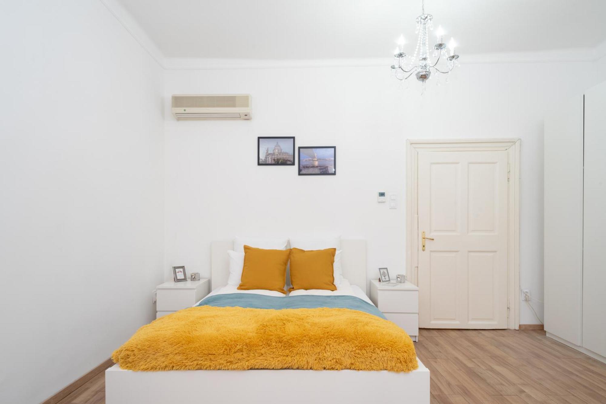 Apartment Vaci Street Centre Modern With 3brs Ac