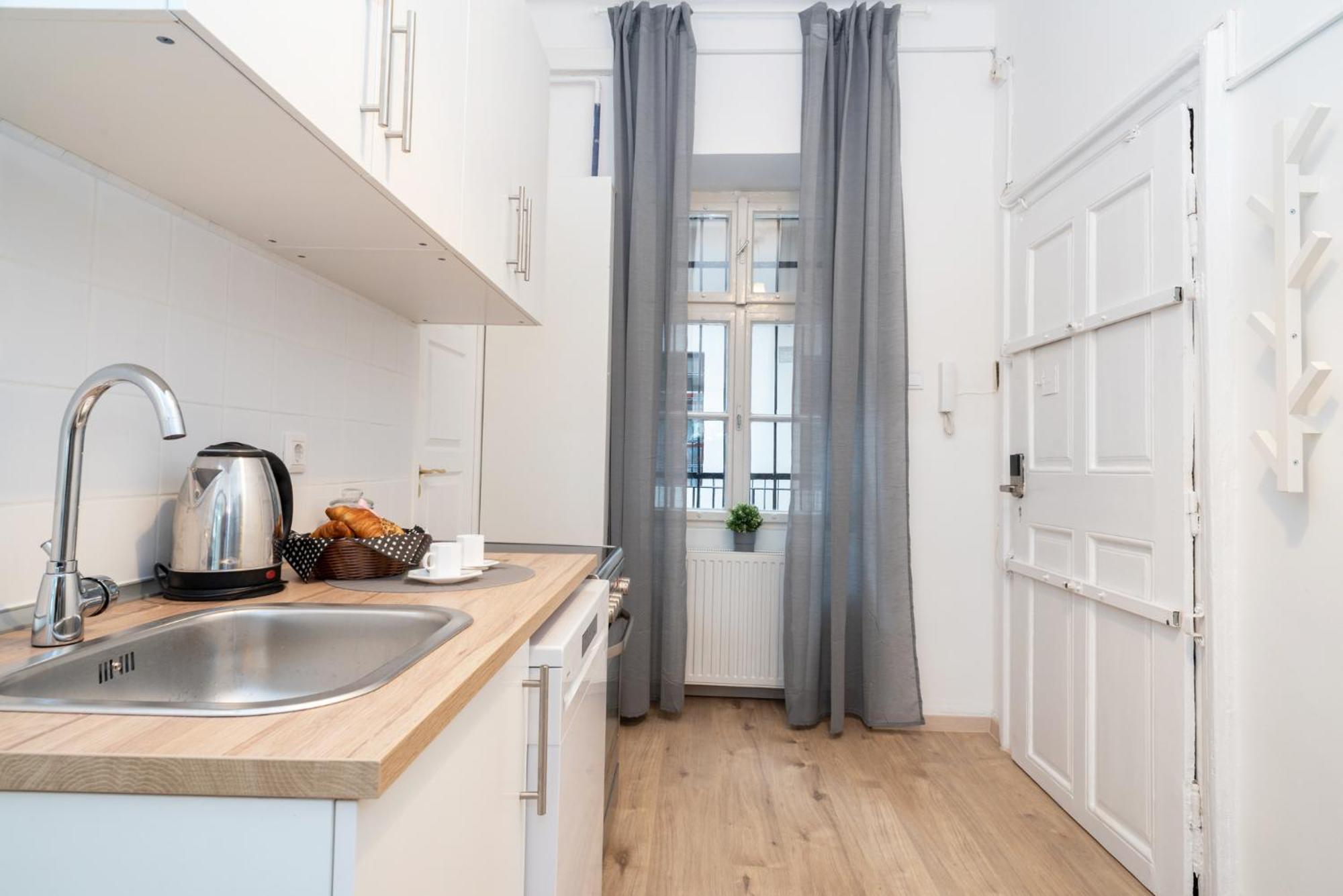 Apartment Vaci Street Centre Modern With 3brs Ac *